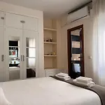 Apartment Wall Center - Aloha Sevilla